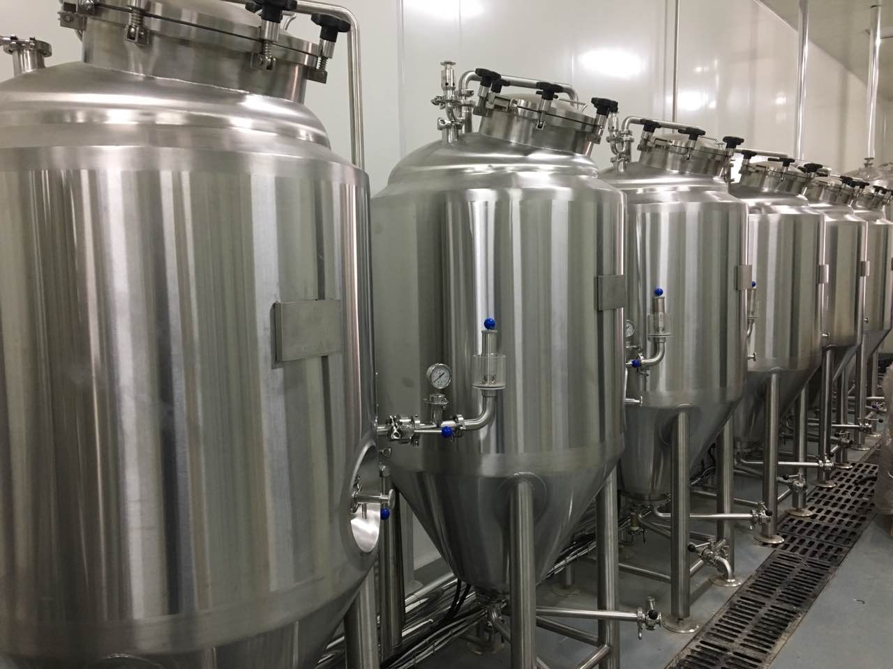 100gal 200gal jacketed stainless steel fermenter for beer brewing supplier  ZXF